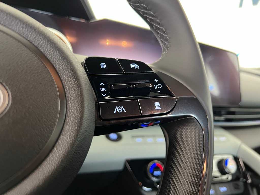 2025 Hyundai Elantra Hybrid Limited photo 32