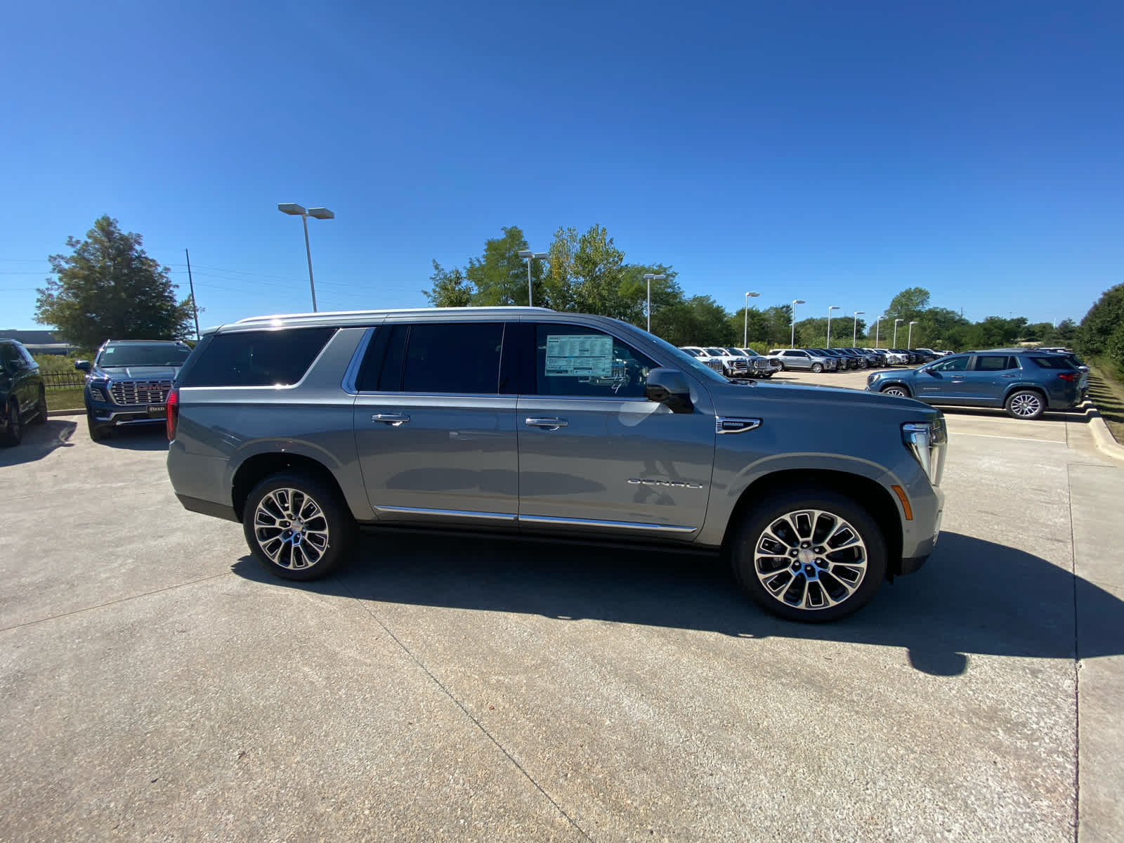 2025 Gmc Yukon XL Denali photo 3