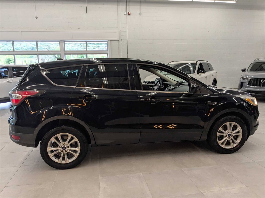 2017 Ford Escape SE photo 2