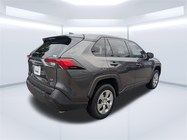 2023 Toyota RAV4 LE photo 2