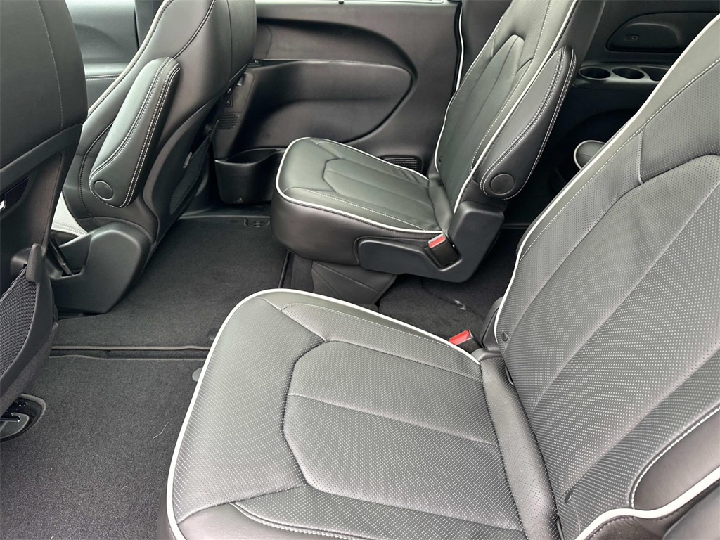 2025 Chrysler Pacifica Limited photo 14