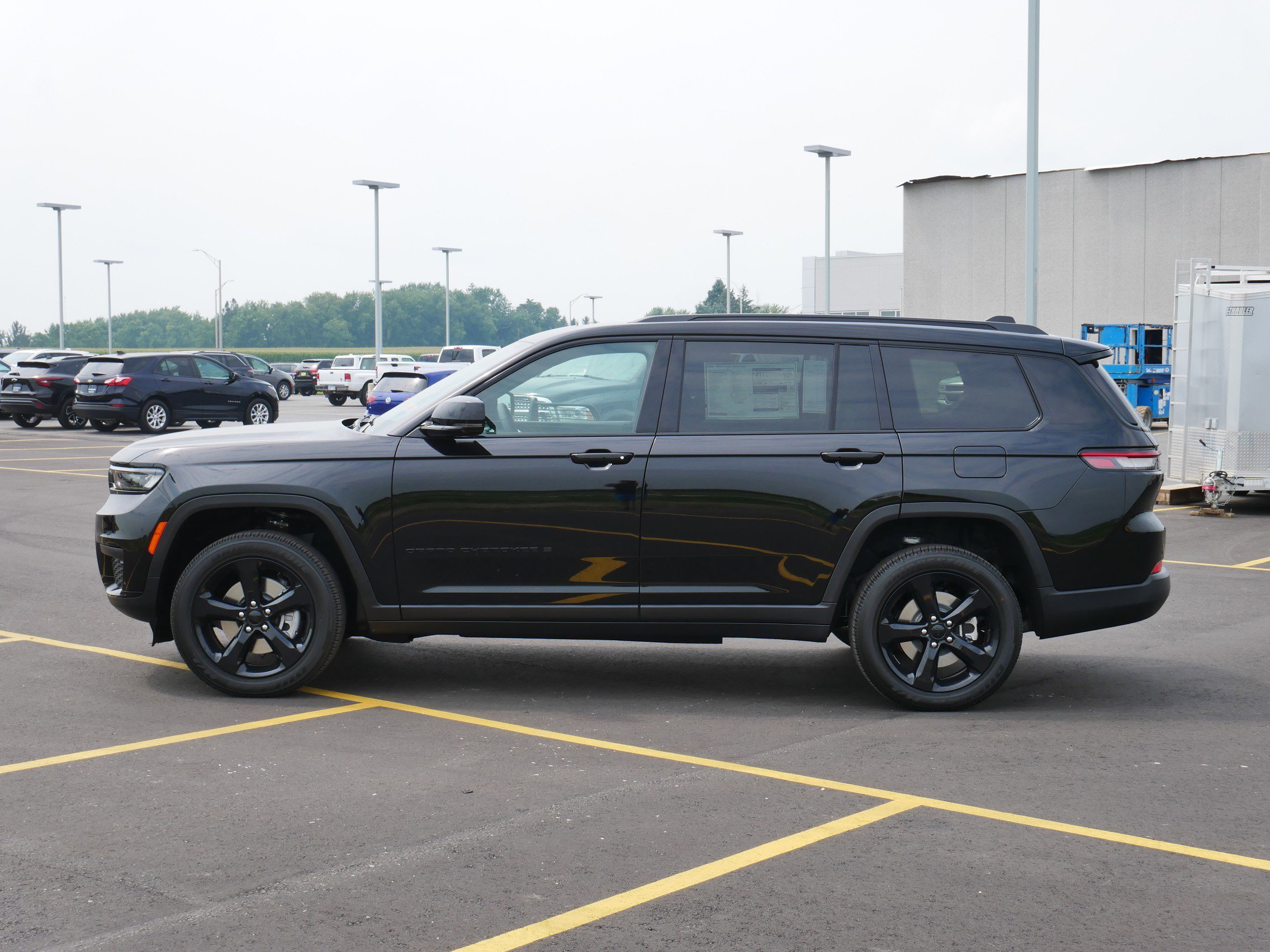 2025 Jeep Grand Cherokee Altitude X photo 3