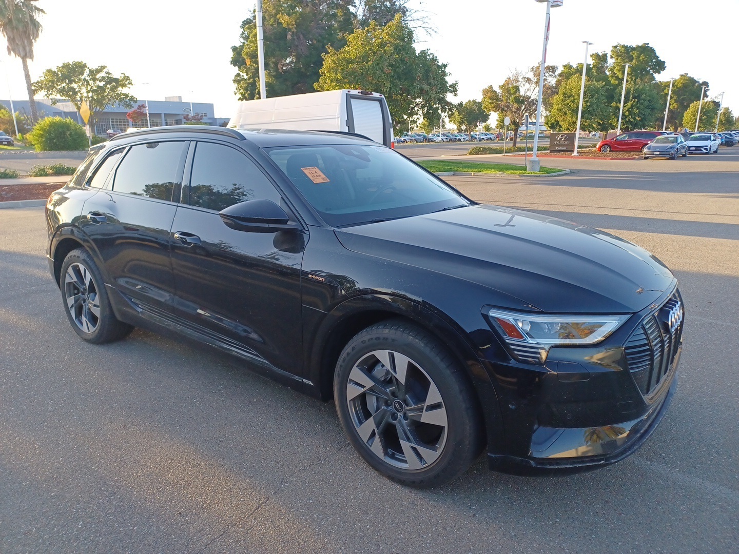 2021 Audi e-tron Premium photo 3