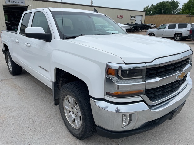 2018 Chevrolet Silverado 1500 LT photo 2