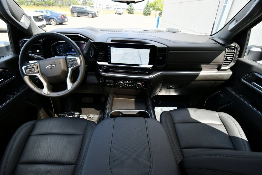 2025 Chevrolet Silverado 3500HD LTZ photo 2
