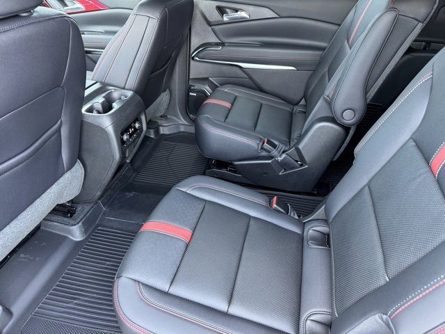 2025 Chevrolet Traverse RS photo 13