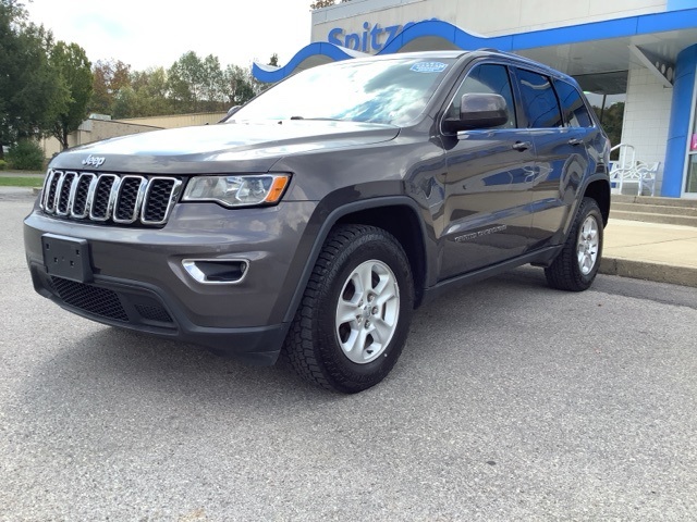 2017 Jeep Grand Cherokee Laredo photo 2
