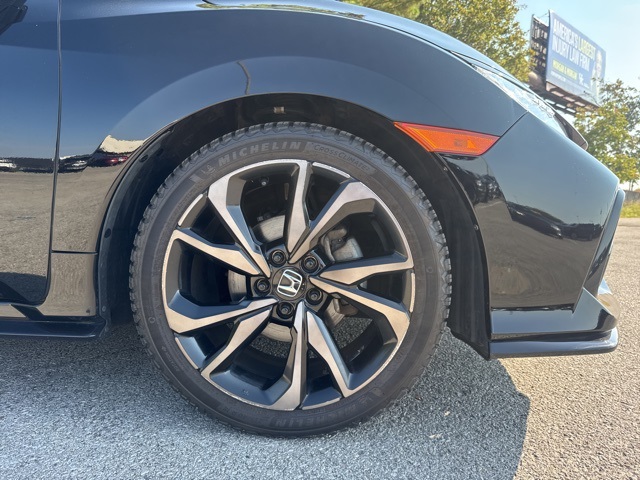 2018 Honda Civic Hatchback Sport Touring photo 5