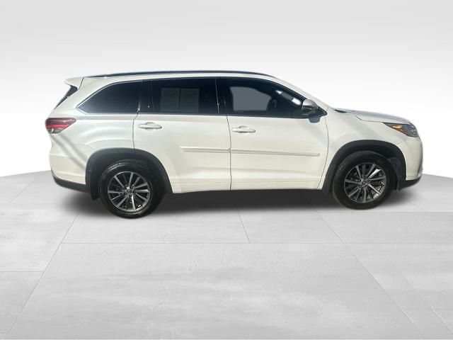 2017 Toyota Highlander SE XLE photo 2