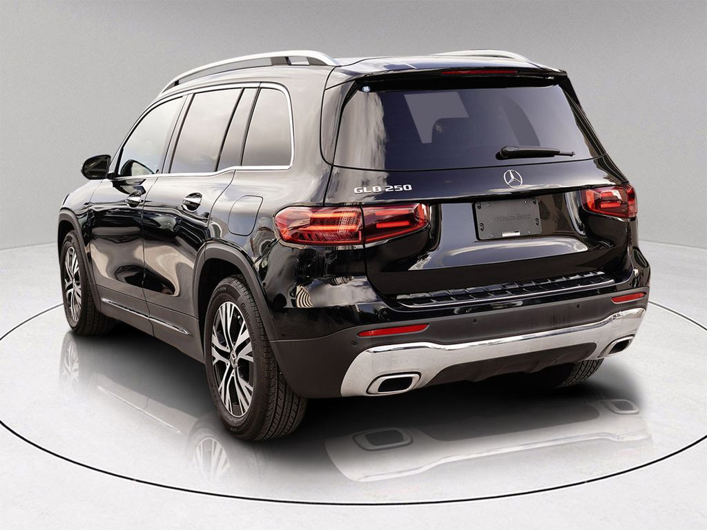 2024 Mercedes Benz GLB 250 photo 3