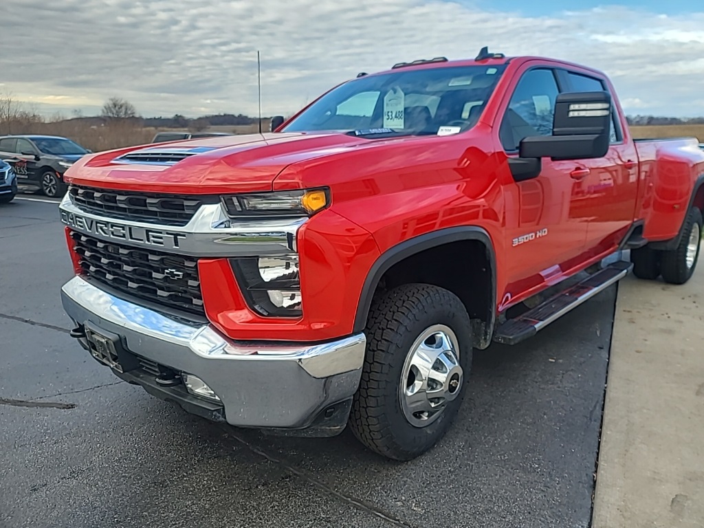 2023 Chevrolet Silverado LT photo 2