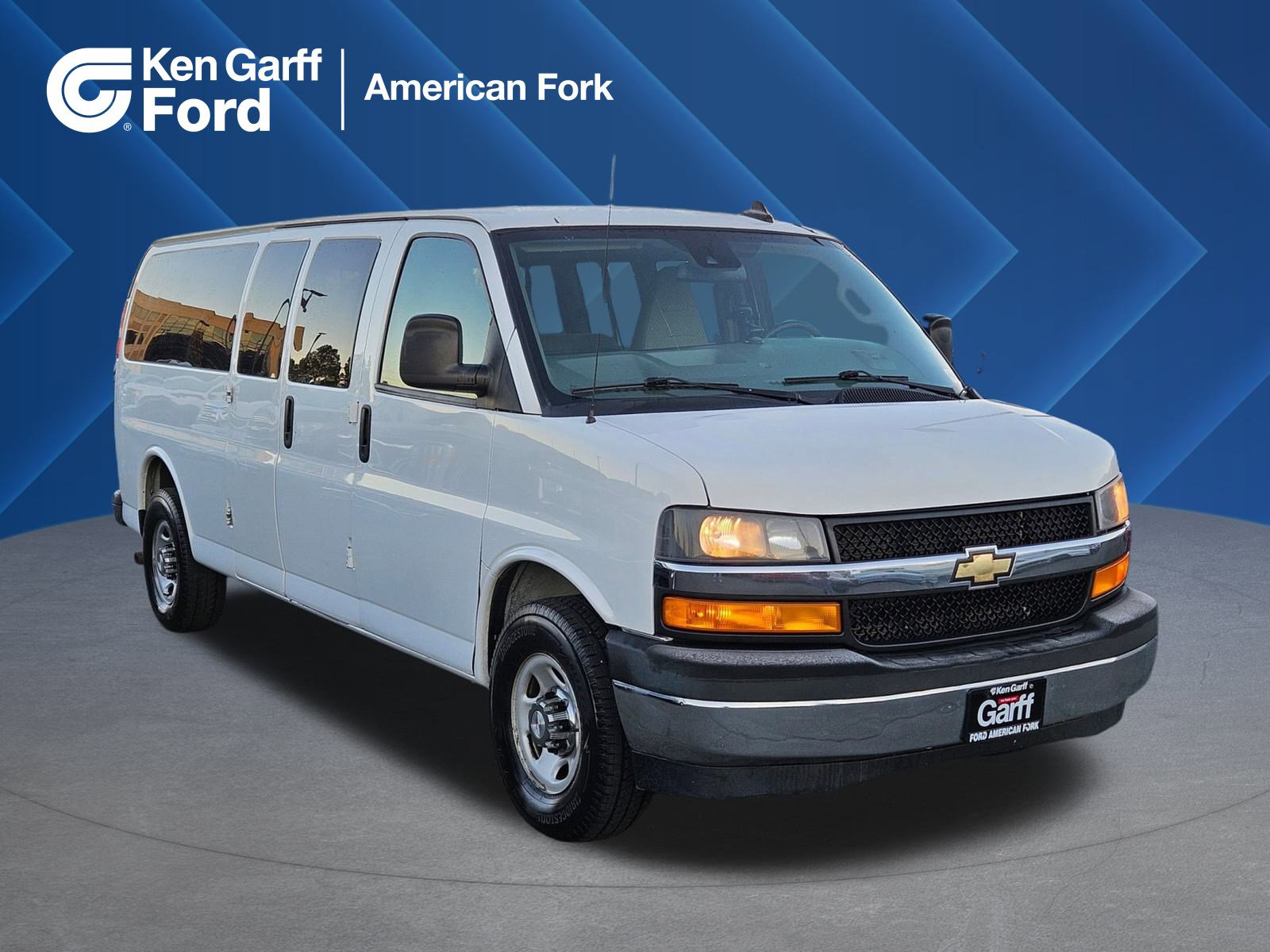 2019 Chevrolet Express Passenger LT's photo