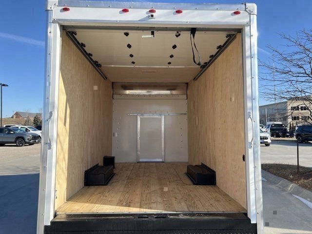 2024 Chevrolet Express Cutaway 3500 photo 18