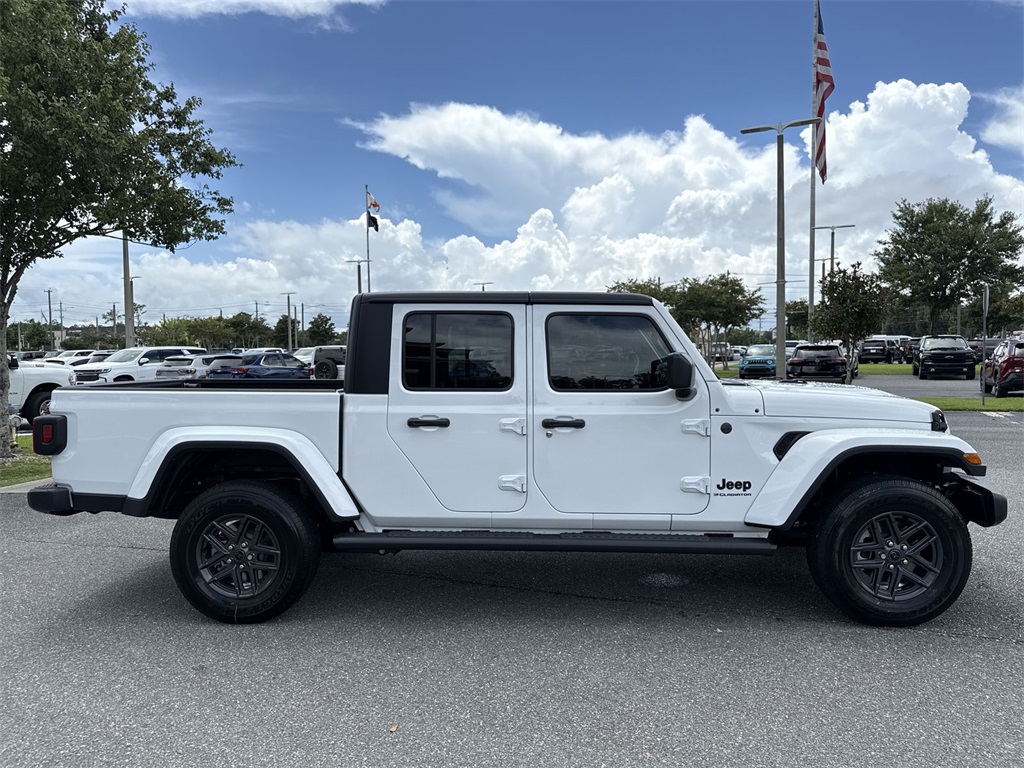 2025 Jeep Gladiator Sport S photo 2