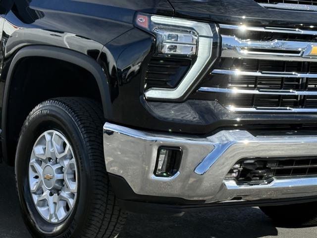 2024 Chevrolet Silverado 3500HD LTZ photo 2