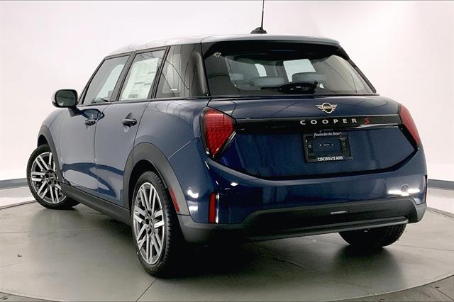 2026 Mini Cooper Hardtop 4 Door Signature photo 2