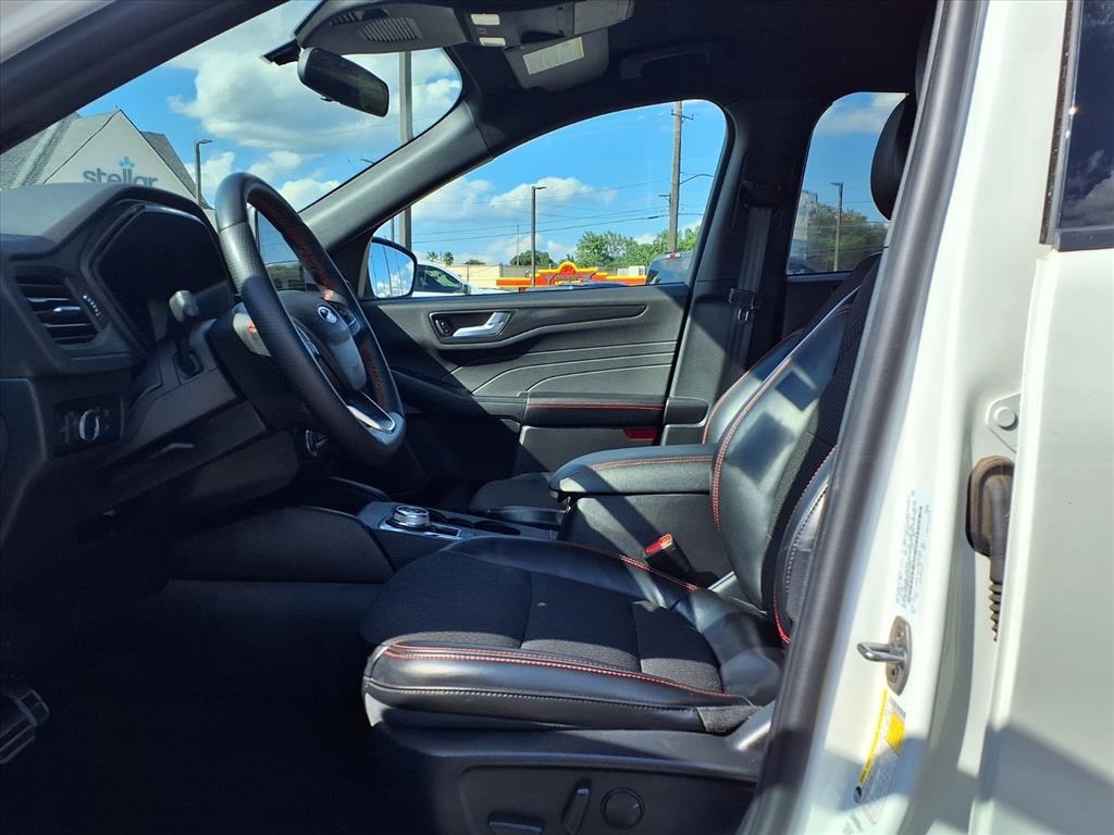 2024 Ford Escape ST-Line photo 5