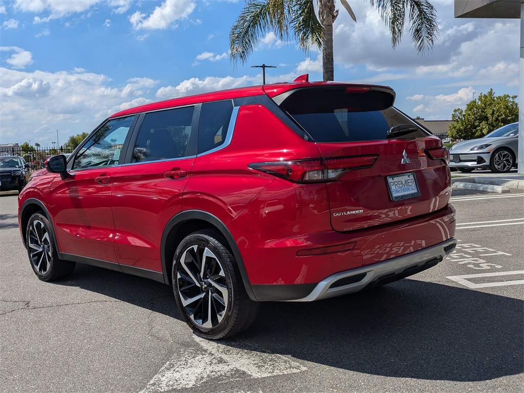 2024 Mitsubishi Outlander SE Black Edition photo 3