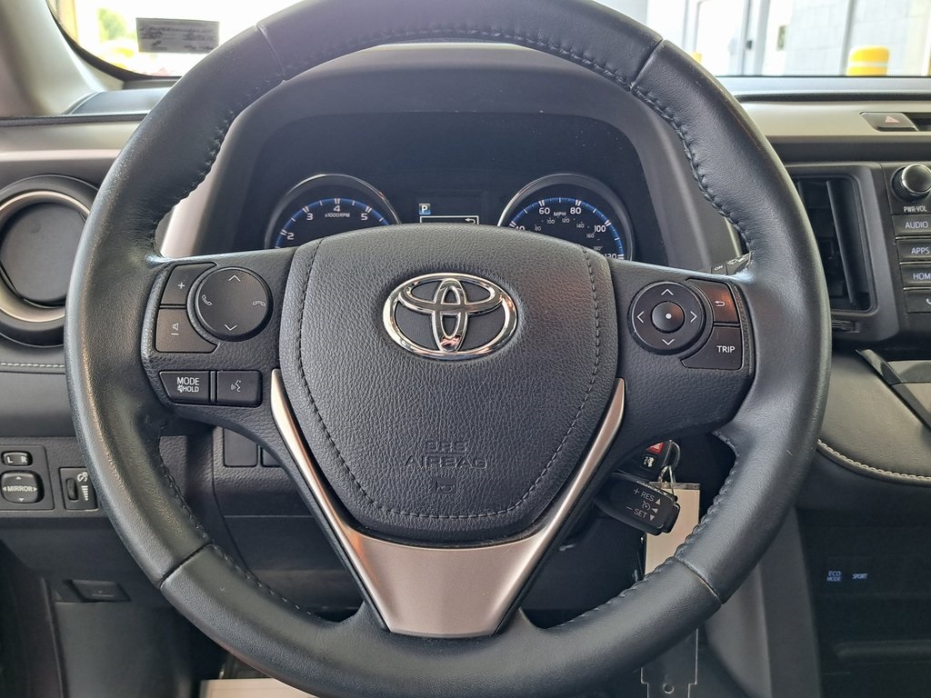 2016 Toyota RAV4 XLE photo 9