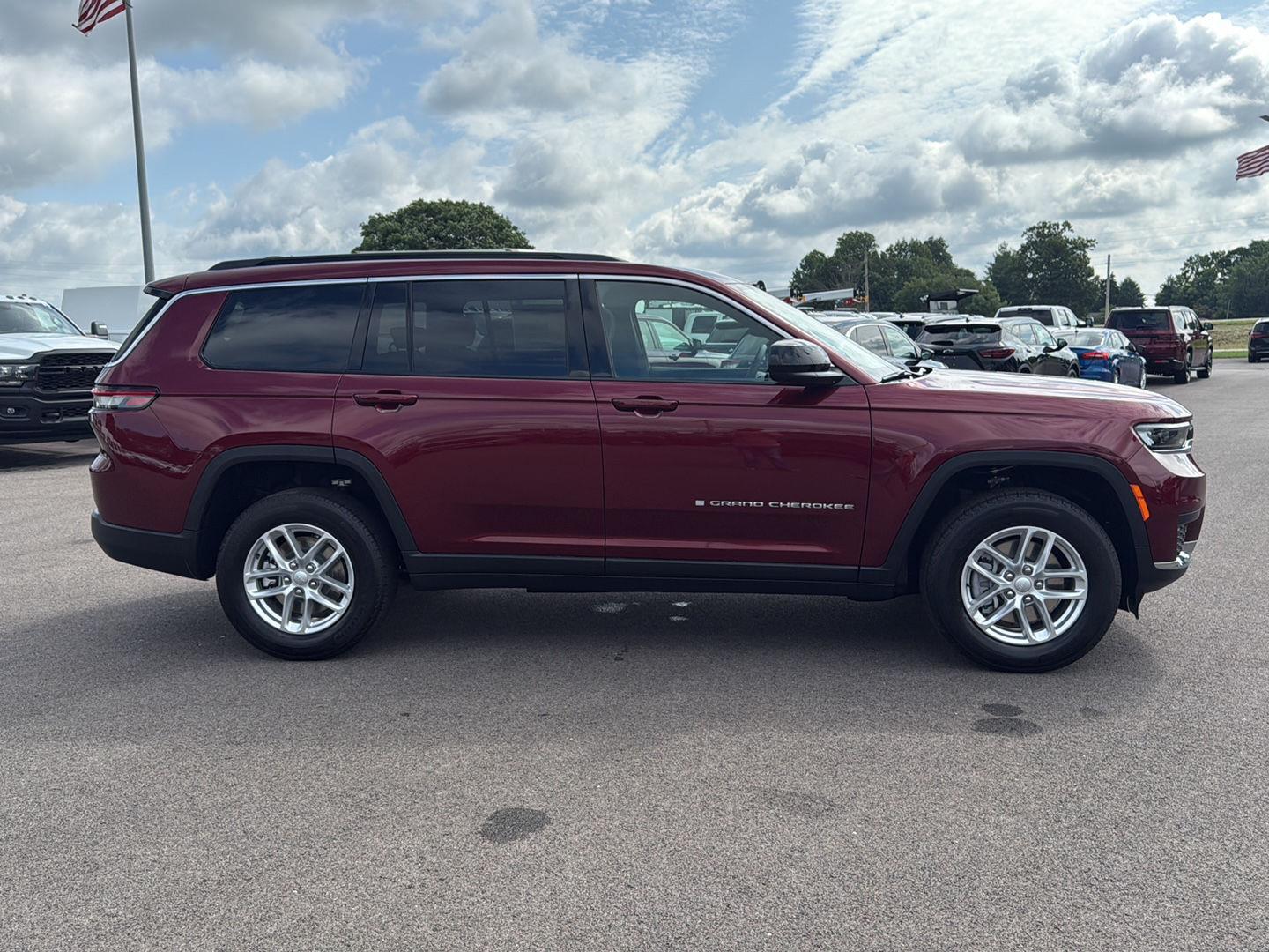 2025 Jeep Grand Cherokee Laredo X photo 4