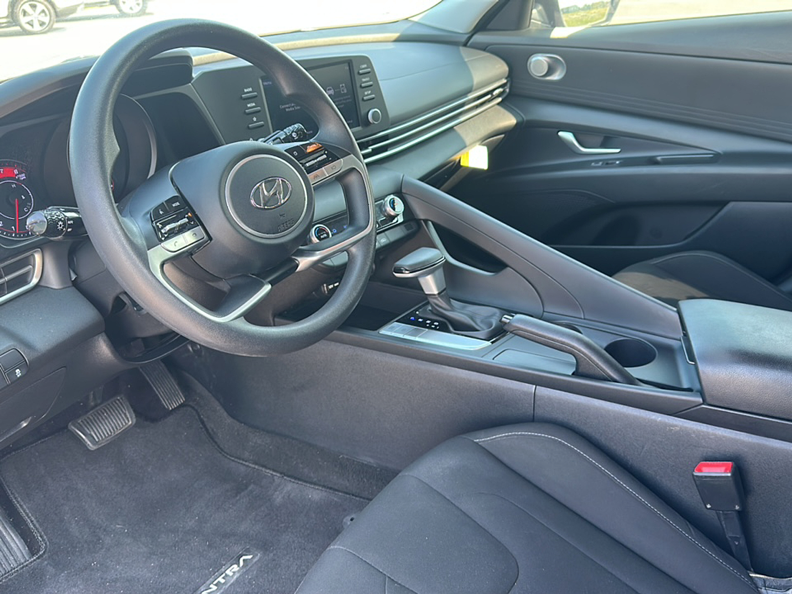 2023 Hyundai Elantra SEL photo 4