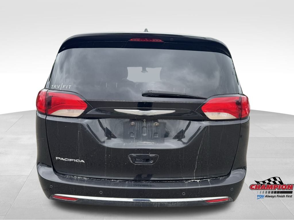 2017 Chrysler Pacifica Touring L photo 4