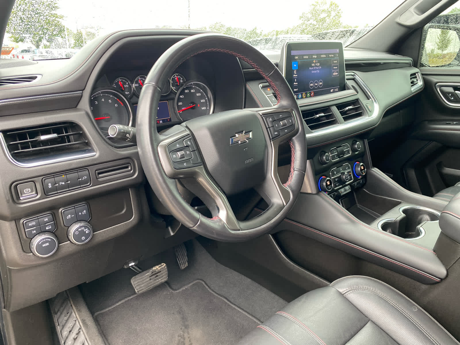 2021 Chevrolet Suburban RST photo 13