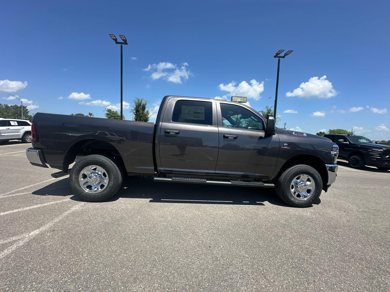 2025 Ram 2500 Tradesman photo 4
