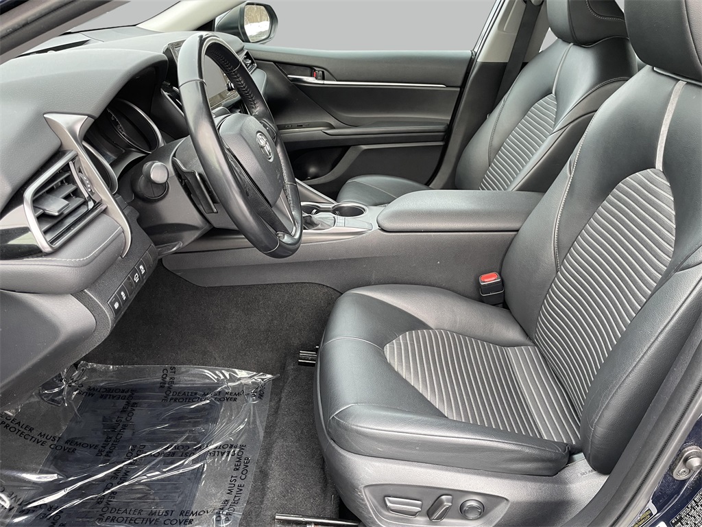 2022 Toyota Camry SE photo 9