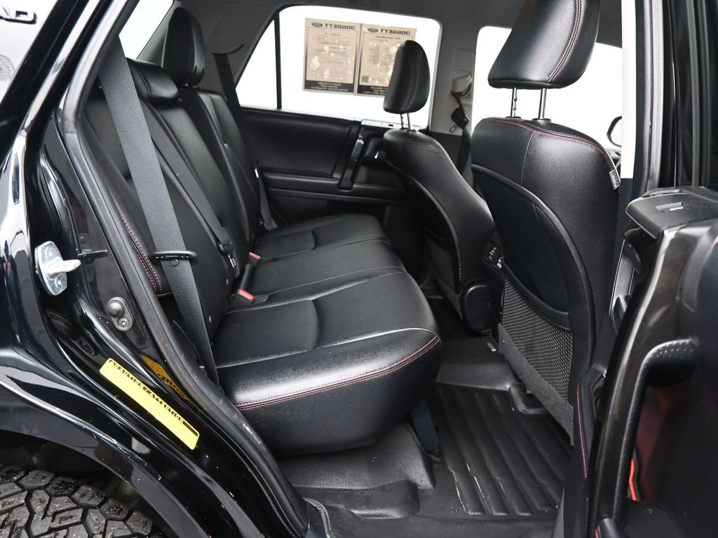 2017 Toyota 4Runner SR5 photo 9
