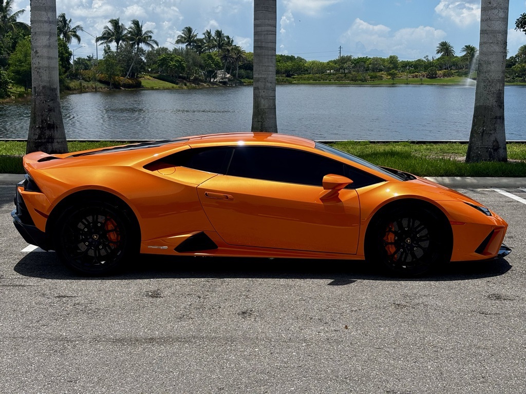 2023 Lamborghini Huracan Evo Base photo 5