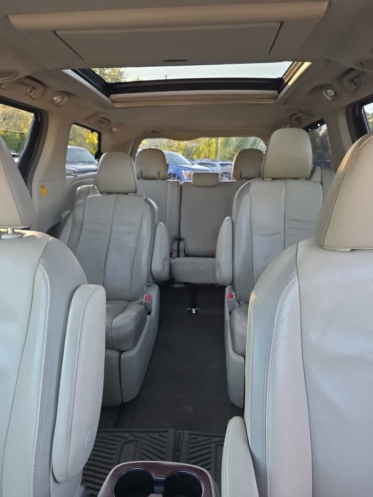 2012 Toyota Sienna XLE photo 7