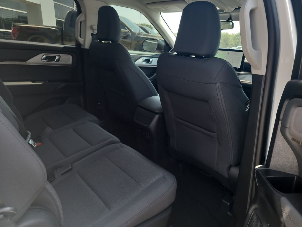 2025 Ford Explorer photo 23