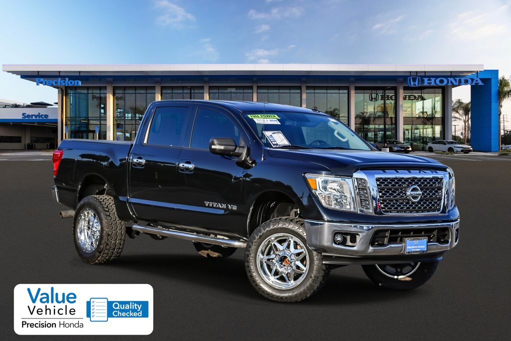 2018 Nissan Titan SV's photo