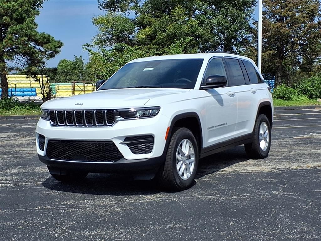 2025 Jeep Grand Cherokee Laredo X photo 2
