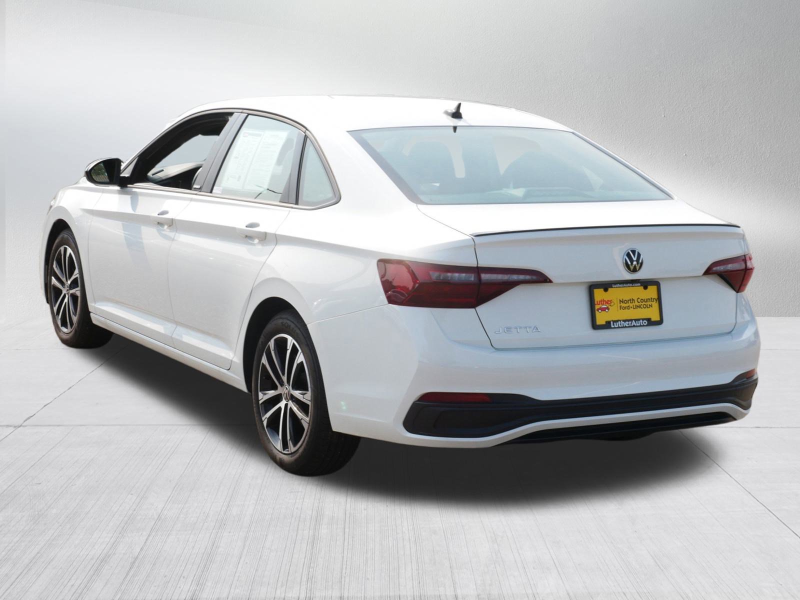 2024 Volkswagen Jetta Sport photo 3