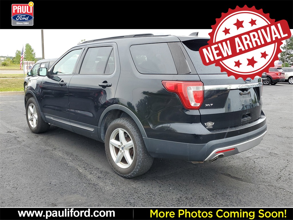 2017 Ford Explorer XLT photo 2