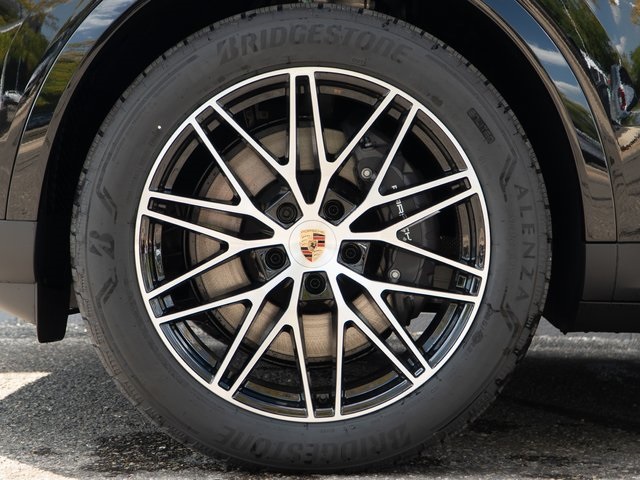 2026 Porsche Cayenne photo 12