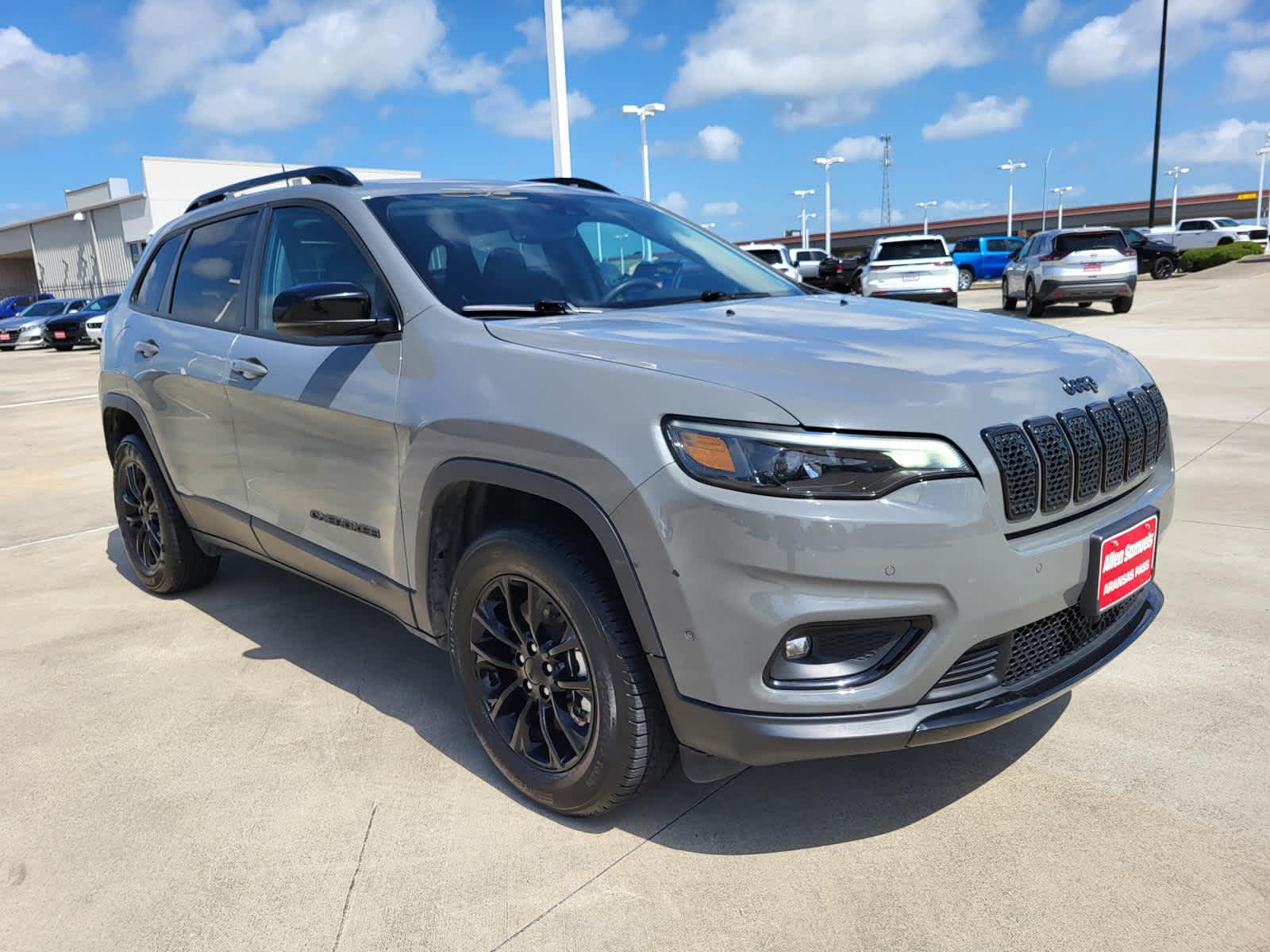 2023 Jeep Cherokee Altitude Lux photo 4