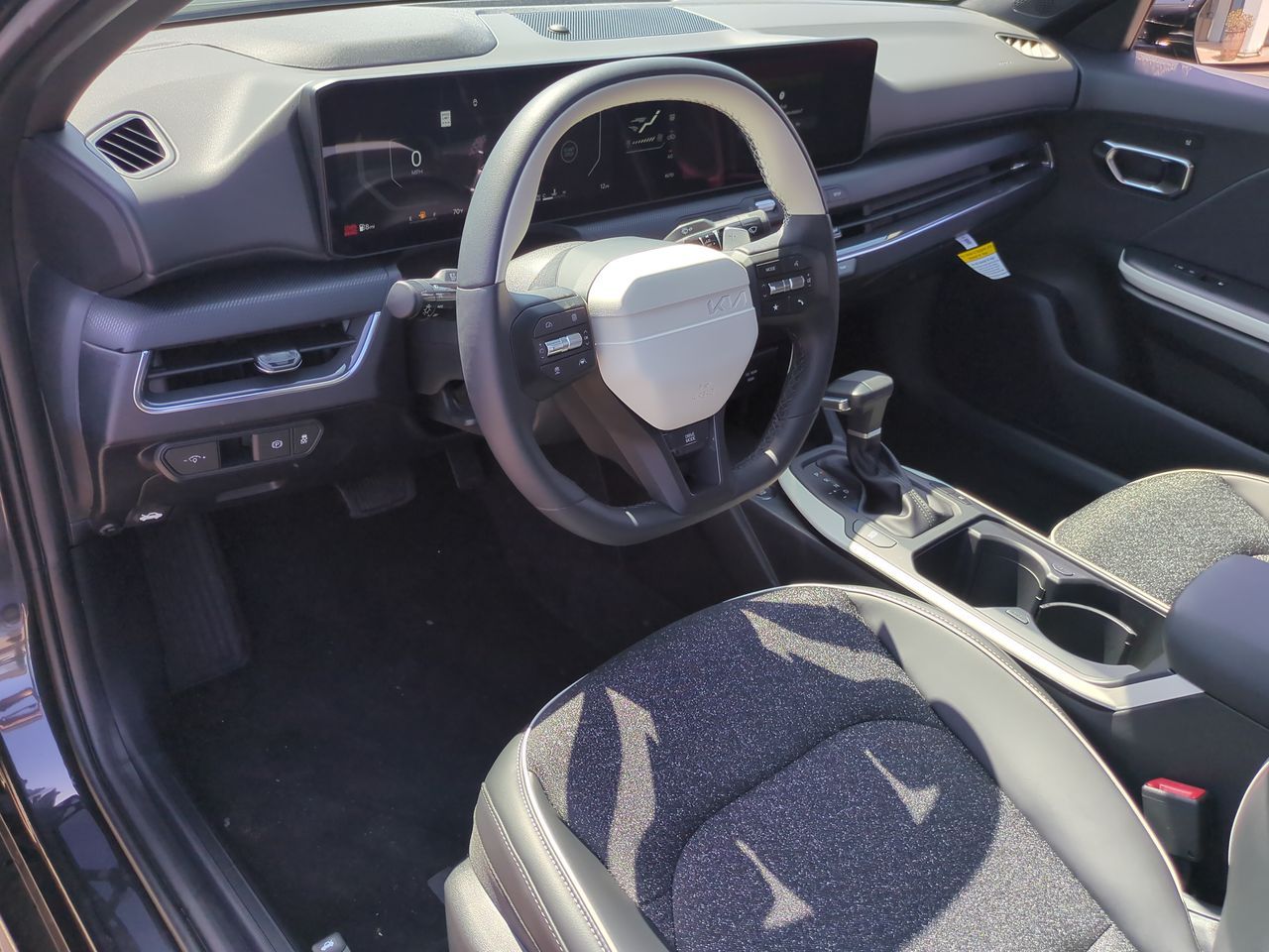 2025 Kia K4 GT-Line photo 9