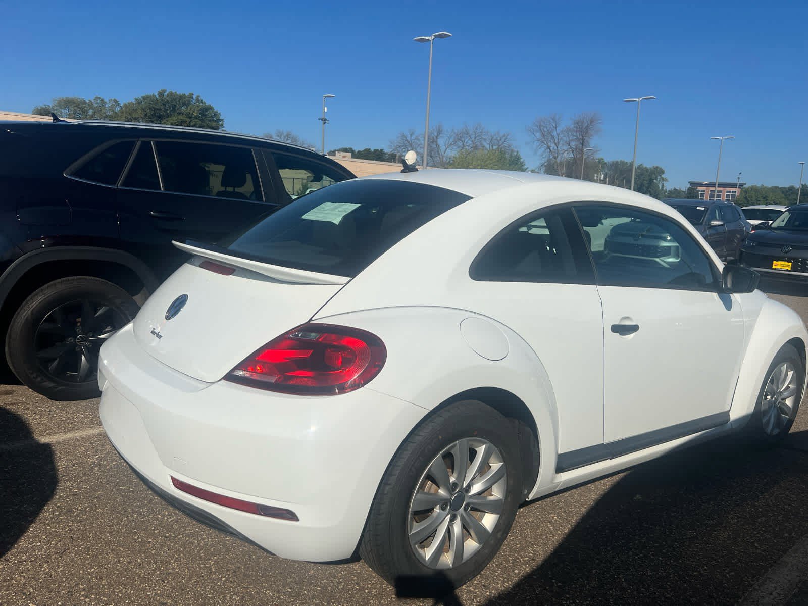 2017 Volkswagen Beetle 1.8T S photo 3