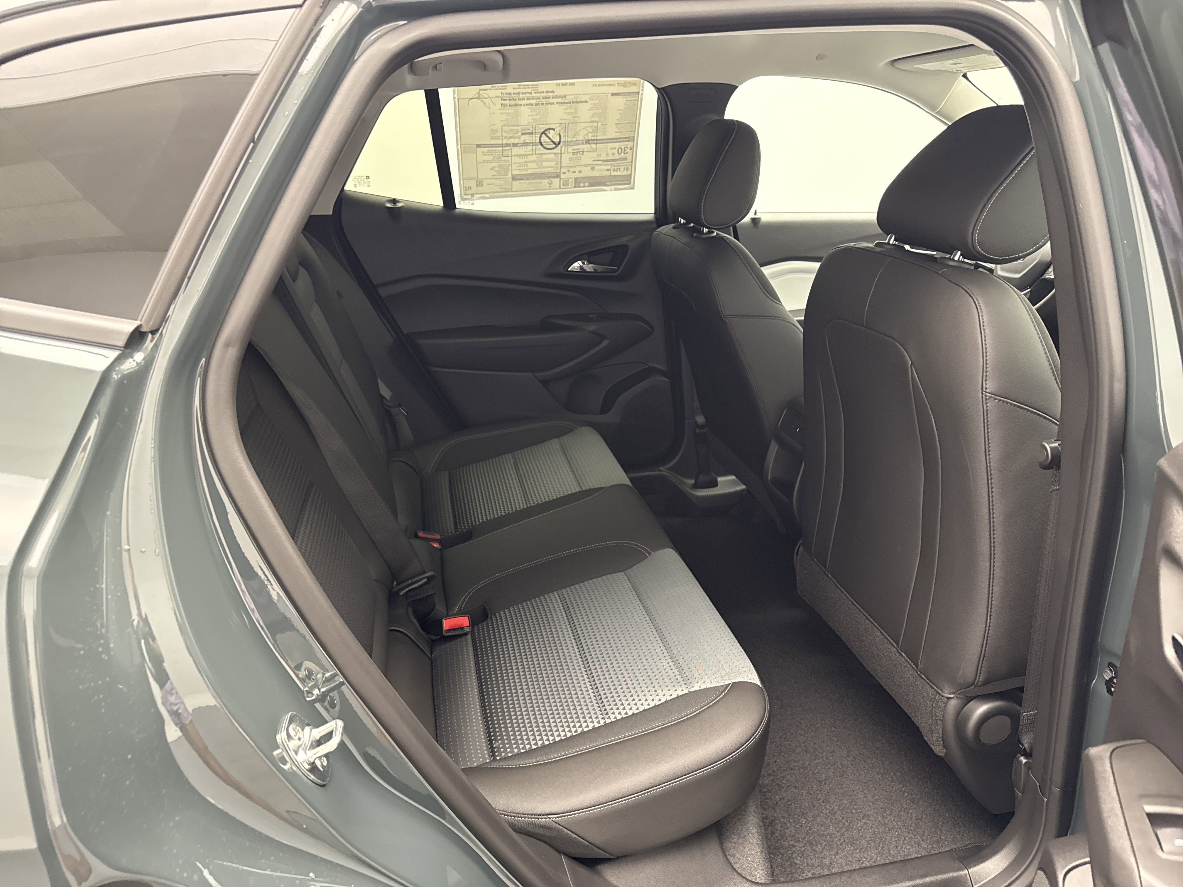 2025 Chevrolet Trax LT photo 12