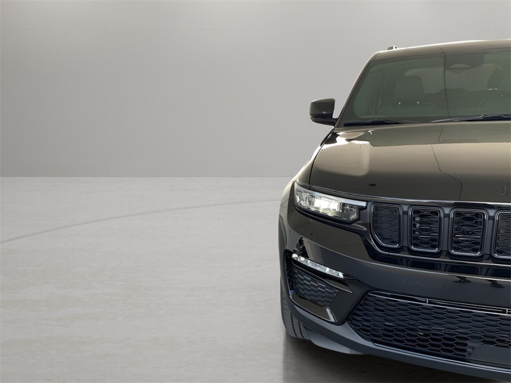 2025 Jeep Grand Cherokee Limited photo 4