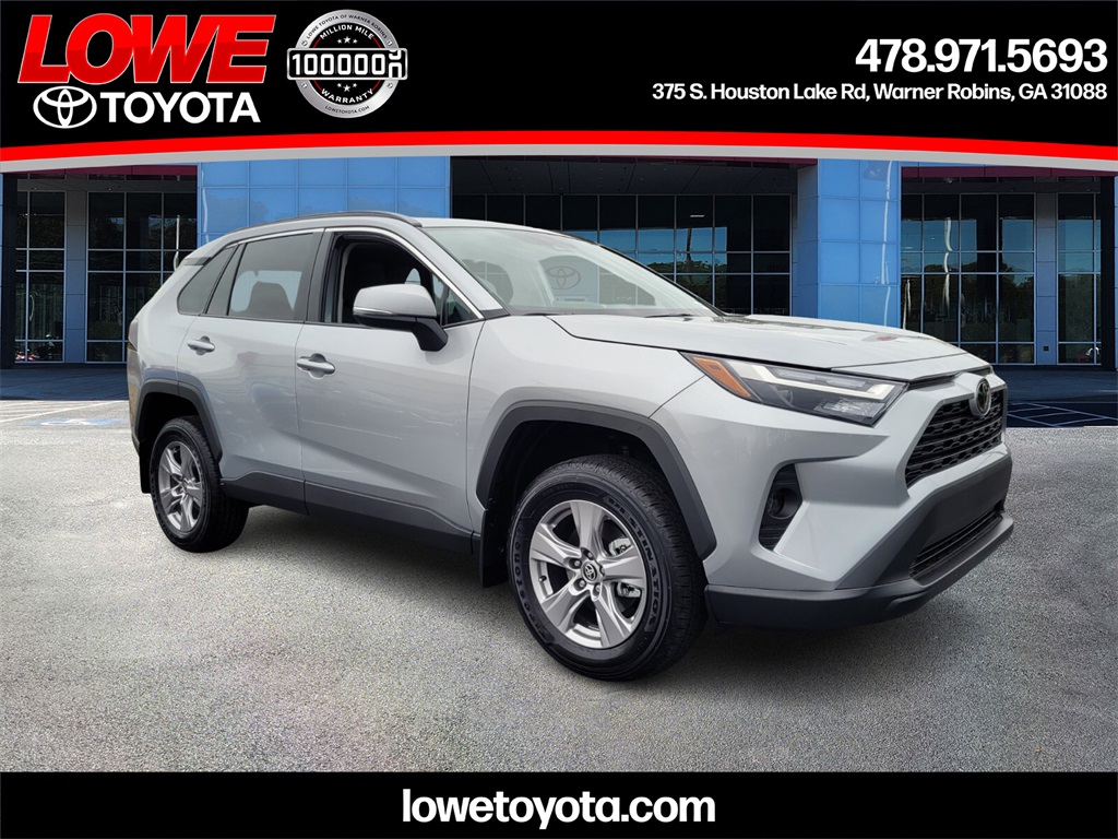 2025 Toyota RAV4 XLE's photo