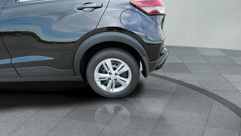 2025 Nissan Kicks Play S photo 17