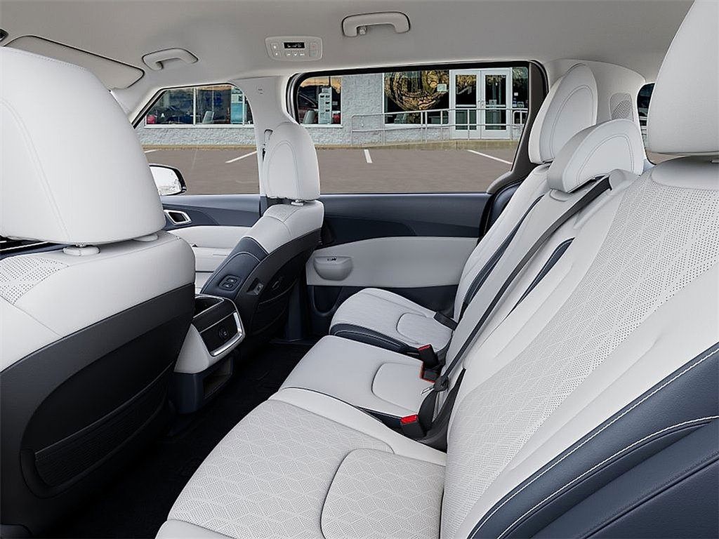 2026 Kia Carnival EX photo 17