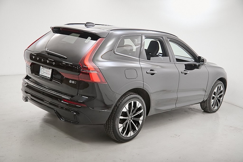 2026 VOLVO XC60 - Image 8