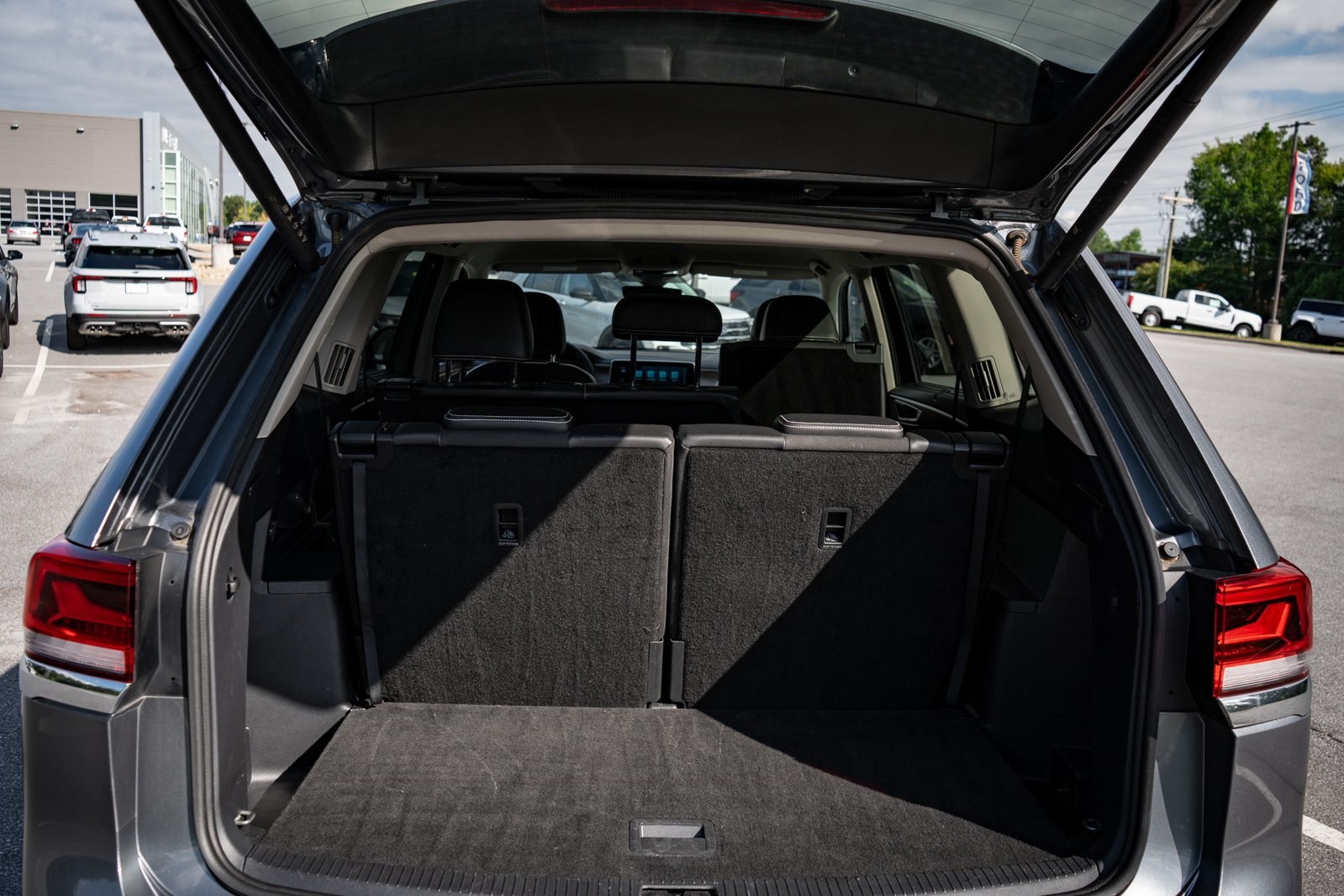 2024 Volkswagen Atlas SE Technology photo 5