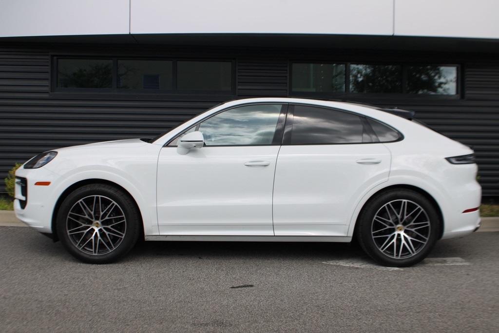2024 Porsche Cayenne Coupe photo 2