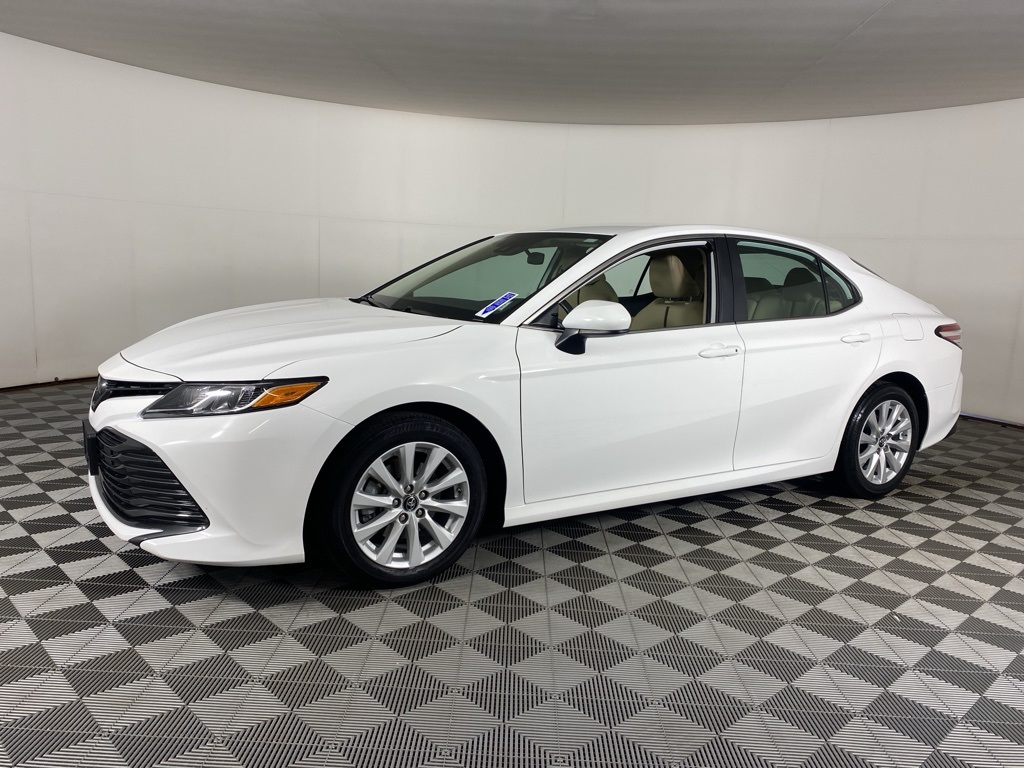 2019 Toyota Camry LE photo 5